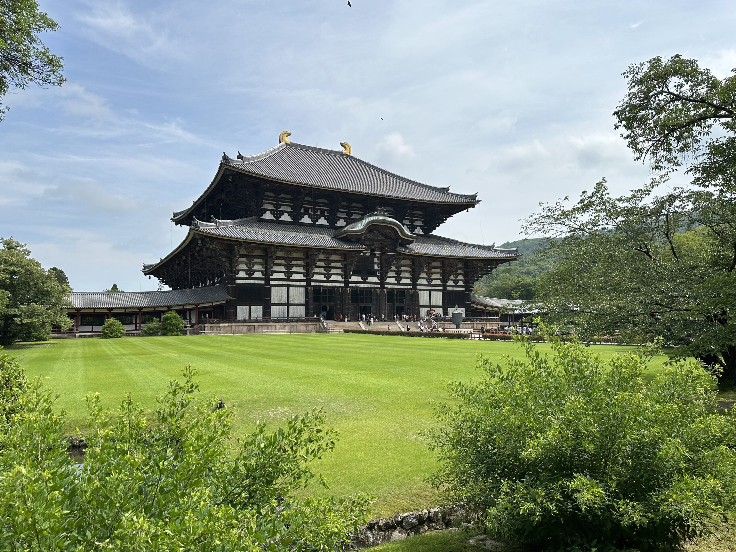 Main wooden hall of Tōdai-ji temple.